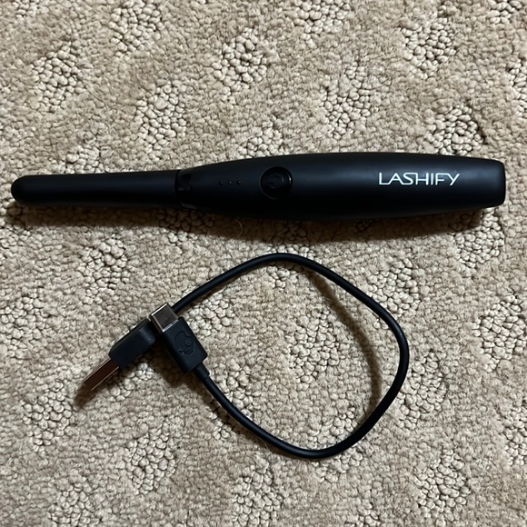 LASHIFY Other - Lashify Lashicurl Heated Eyelash Curler